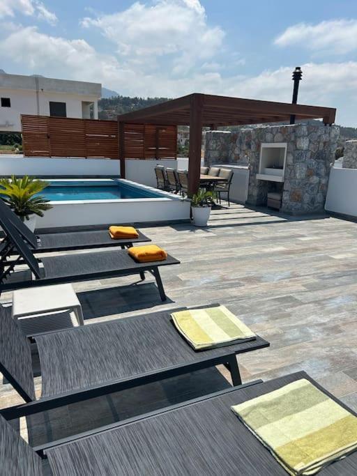 Penthouse Med Privat Saltvannsbasseng Pa Esentepe Beach كيرينيا المظهر الخارجي الصورة